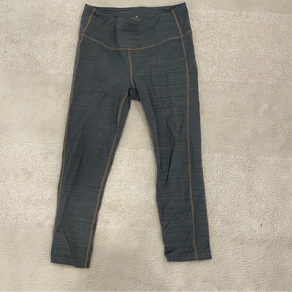 ATHLETA Women's Chaturanga High Waisted Cropped Capri Leggings Size M In Gray